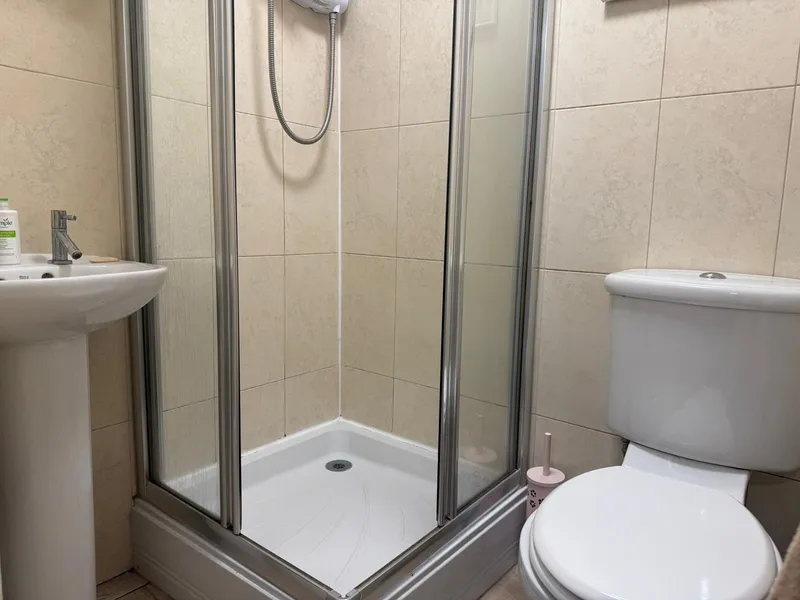 6 Bed 3 Bath // Student House House // Aug 2026 - Image 15